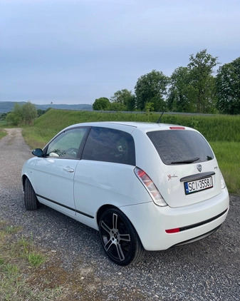 Lancia Ypsilon cena 18000 przebieg: 185500, rok produkcji 2007 z Praszka małe 211